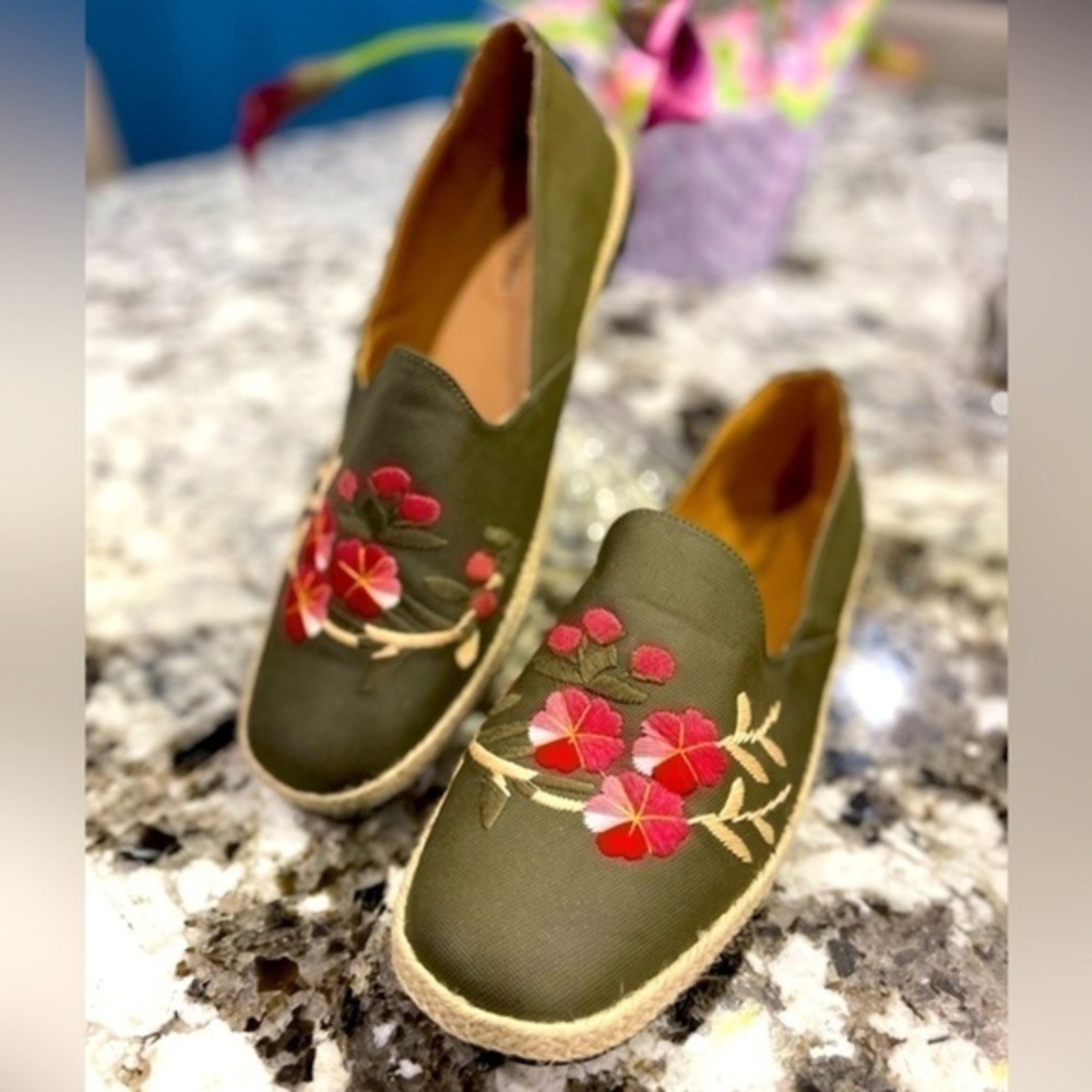 Comfort View Loafers woman’s size 11